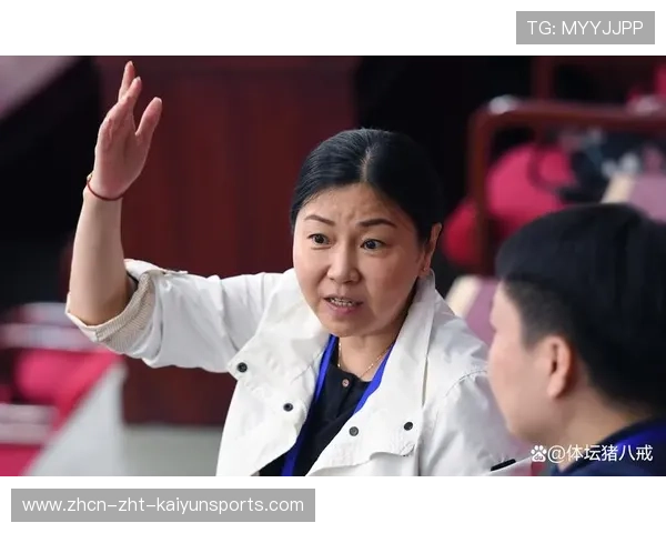 赛事焦点人物表现引专家点评,焦点人物怎么写